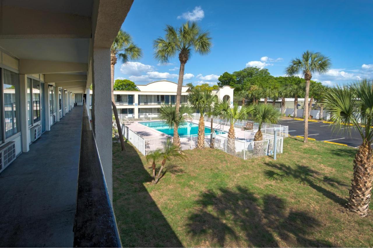 Bayside Inn Pinellas Park - Clearwater Экстерьер фото