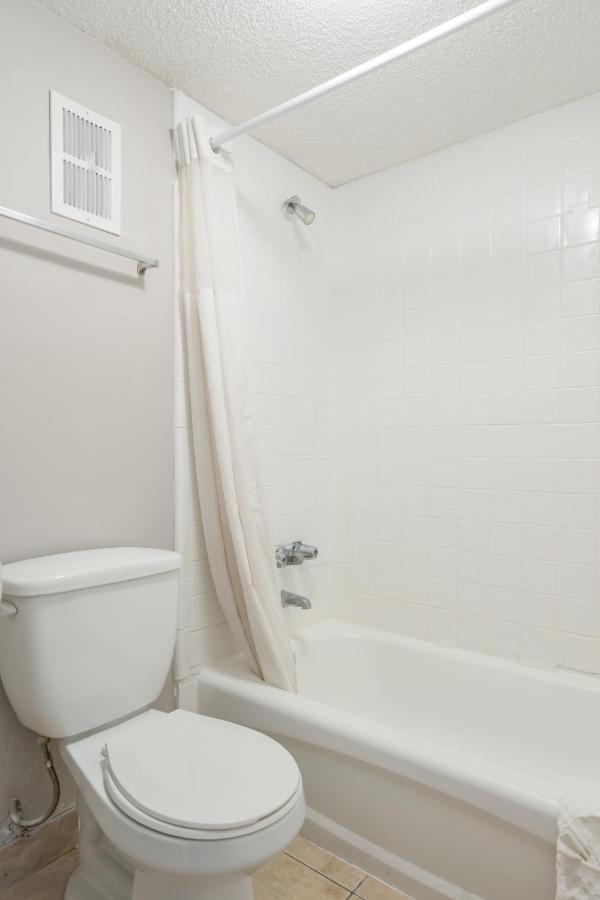 Bayside Inn Pinellas Park - Clearwater Экстерьер фото